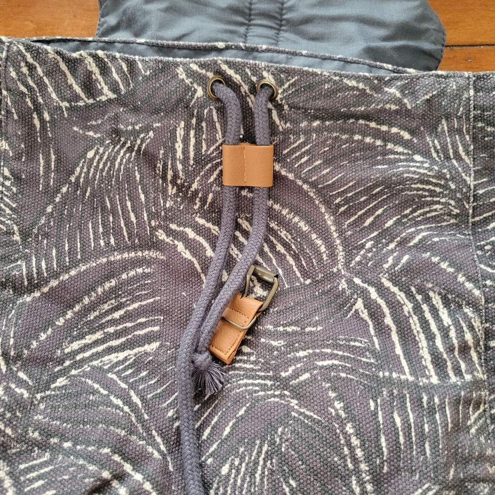 Lu & Elle Patterned Backpack - Picture 5 of 9